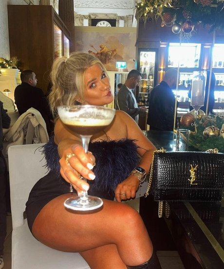 Emily Mather ヌード女優 ギャラリー