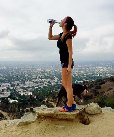 モンスターコックオンリーファンズ ホットヌード 写真