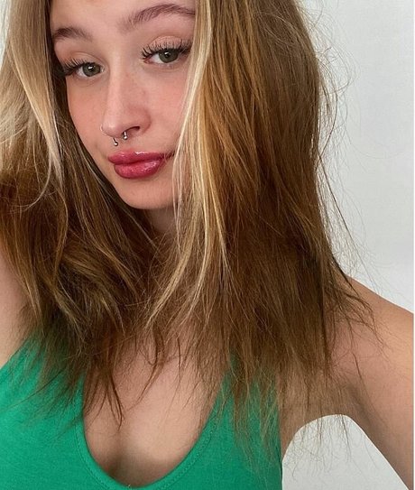 Cecilie M Paasch ポルノスター エロティック 写真