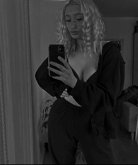 Cecilie M Paasch スター ヌード 写真