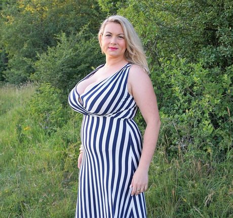 コメディアンのオンリーファンズ 美しいxxx 写真