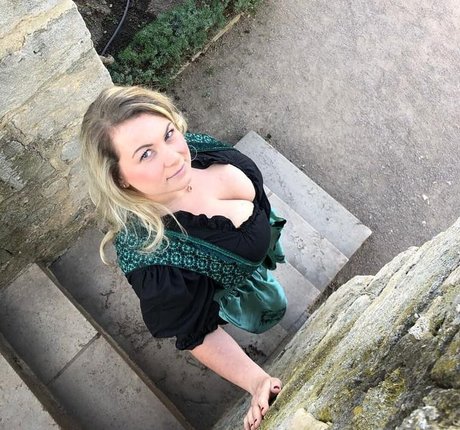 お尻を広げるオンリーファンズ 無料ポルノ 写真