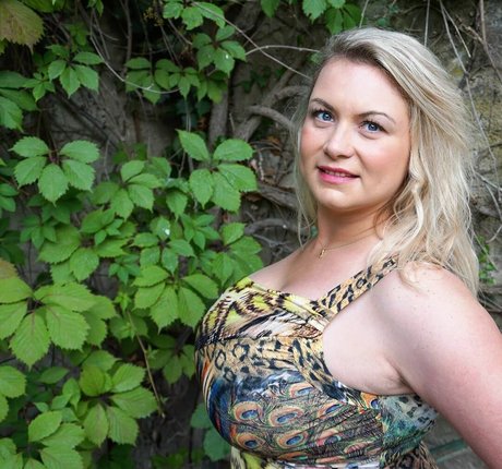 金髪の筋肉オンリーファンズ セックス 画像