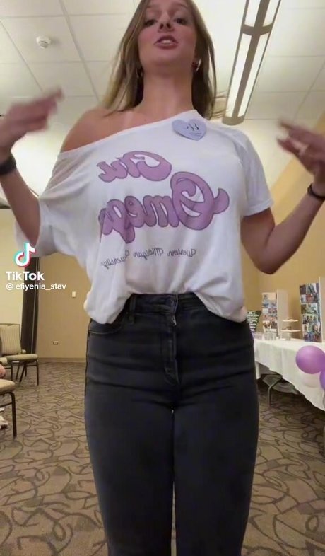 Efiyenia Stavropoulos かわいいスター 写真