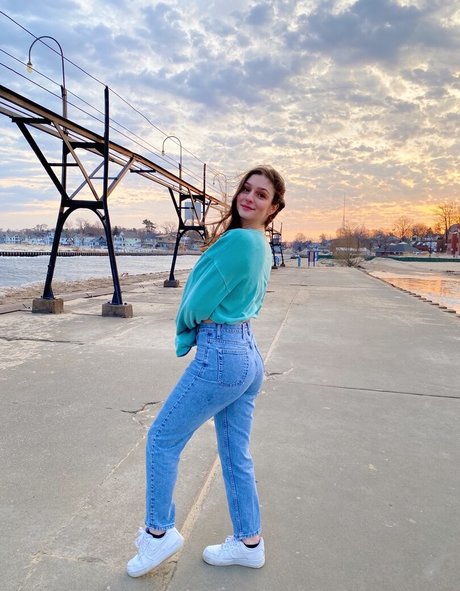 Efiyenia Stavropoulos HDモデル 画像