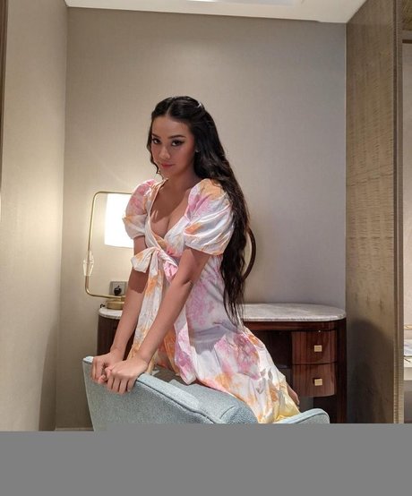 ぽっちゃりブロンドのオンリーファンズ えろた 写真