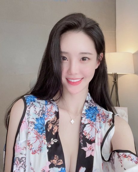 熟女 2P オンリーファンズ セクシー裸 アーカイブ