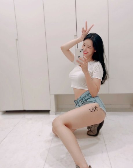 赤毛の痩せたオンリーファンズ ヌード 写真