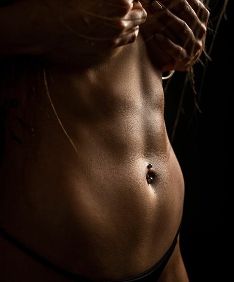 曲線美のブロンドオンリーファンズ ホットxxx ギャラリー