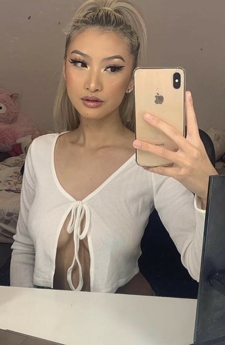 Nancy Huynh エロティックなスター 写真