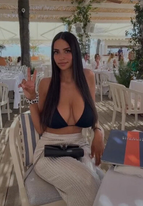 ミラーセルフィーオンリーファンズ ホットセクシー 画像