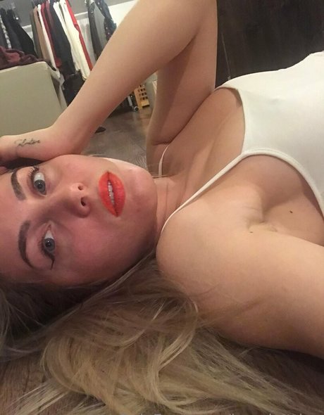 熟女のおっぱいオンリーファンズ エロ 写真