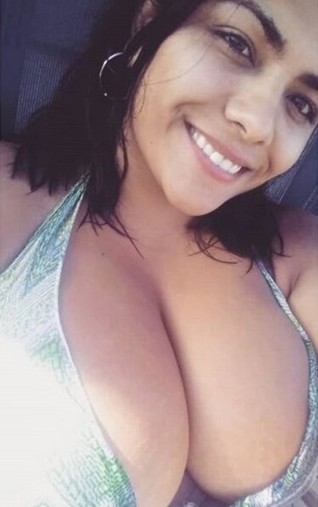 熟女のおっぱいオンリーファンズ ポルノ 画像