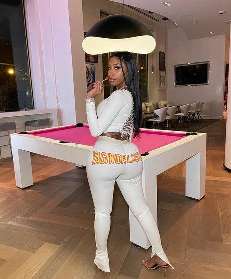 アナルファックオンリーファンズ パーフェクト 写真