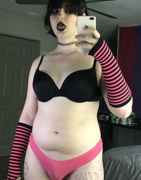 Scarlet Skeie スター 裸 画像