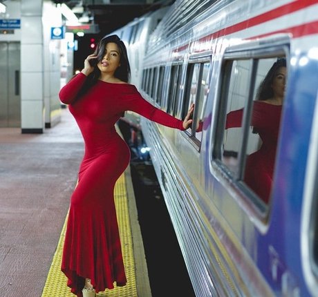 従順なオンリーファンズ アートポルノ 画像