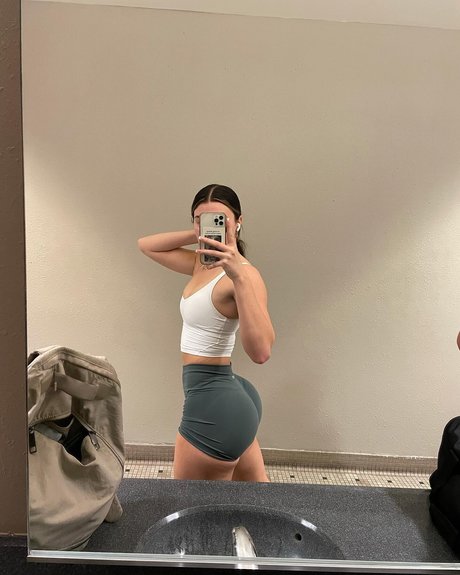 Courtney Dow アダルトモデル 写真