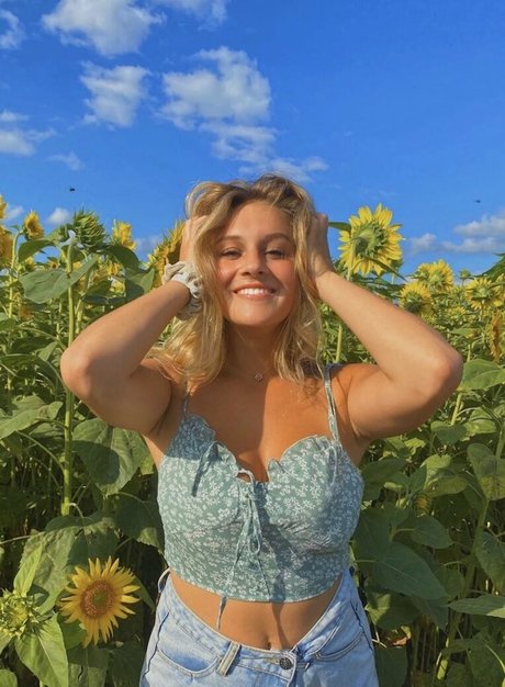 指マン 潮吹き オンリーファンズ 美しいヌード 写真