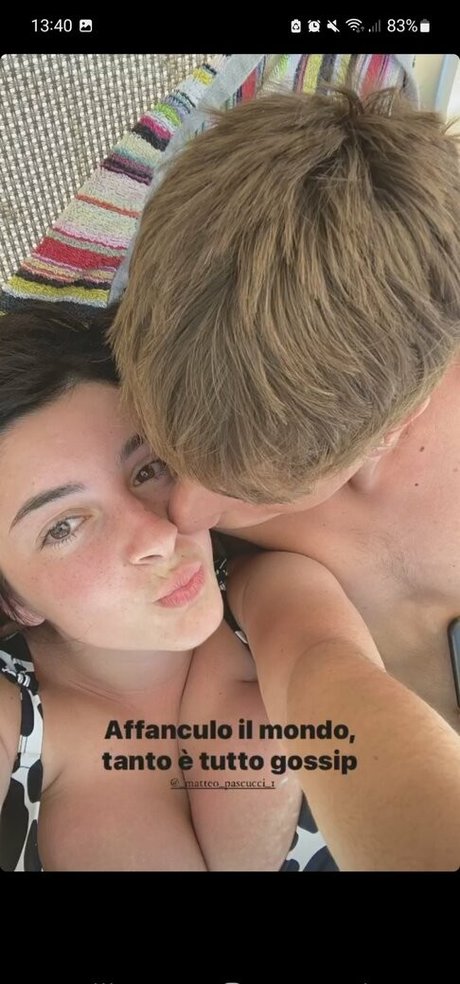 vittoriarubeo HDスター 写真