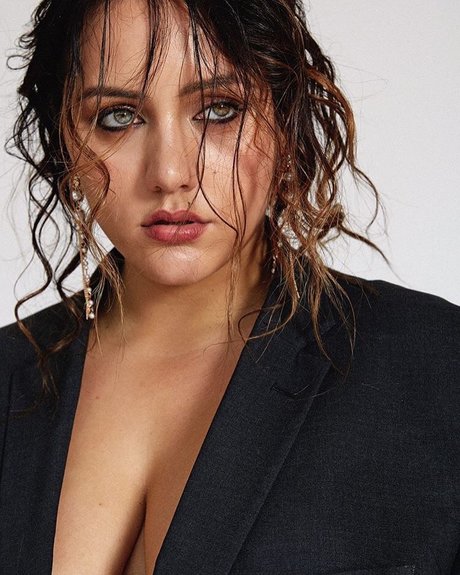 Yasmine MInovski 美しいモデル 写真