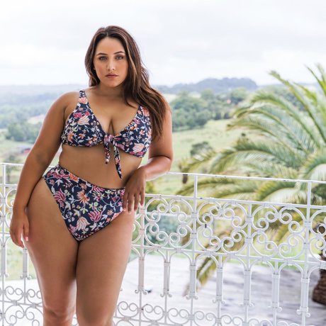 かわいいブロンドのオンリーファンズ セクシー裸 ギャラリー