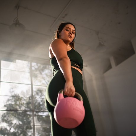 Yasmine MInovski 素敵なスター アーカイブ