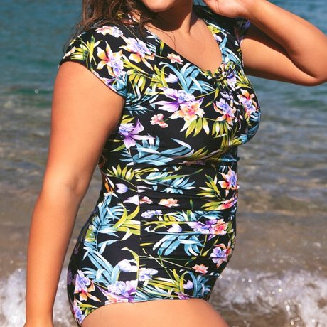 曲線美のブロンドオンリーファンズ エロチック 写真