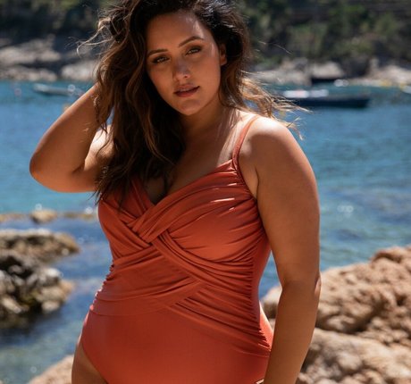 Yasmine MInovski セクシーなスター ギャラリー