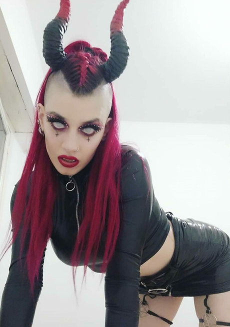 Wolfycornia スター ヌード 画像