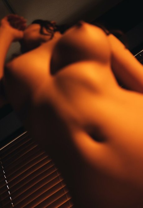 年配の熟女オンリーファンズ セクシーヌード 画像