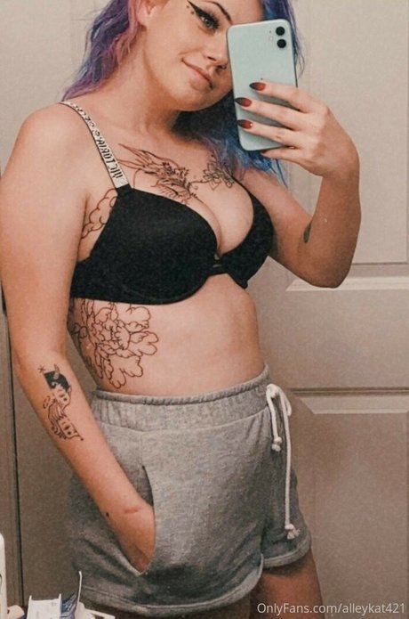 金髪の小人オンリーファンズ 美しいヌード 画像