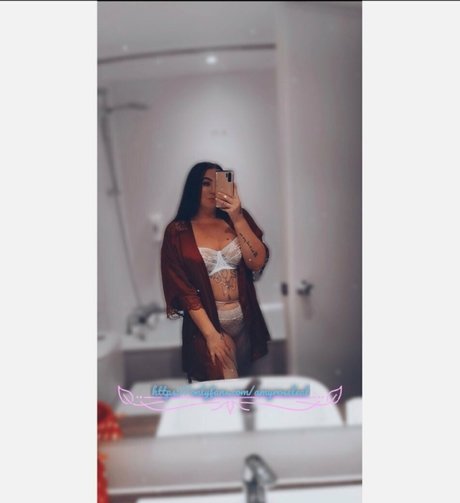 スキニーモデルオンリーファンズ えろ 画像