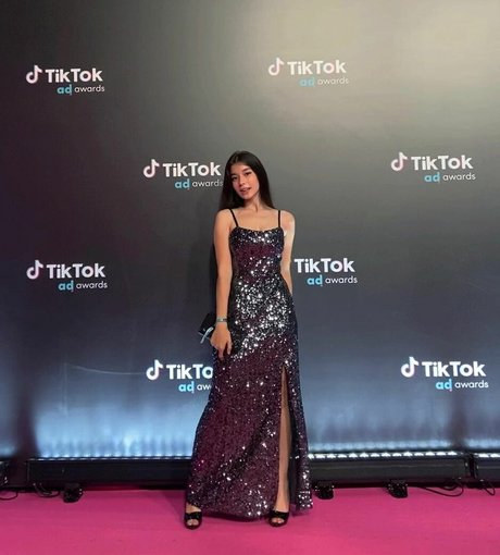 Gbii Mel0 完璧なポルノスター 写真