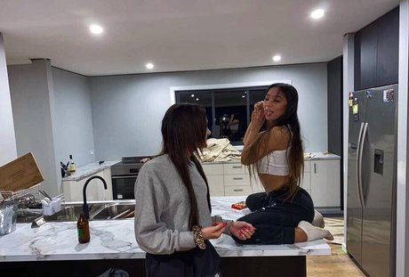 Kiimiiseokk ヌードのポルノスター 画像