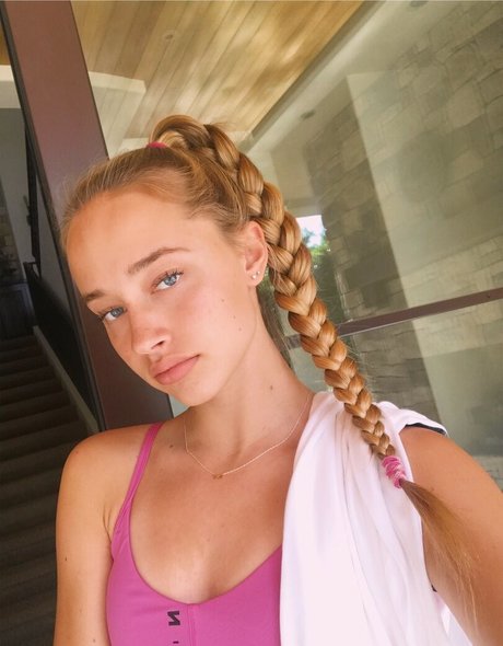 Mia Mastrov ホットなモデル ギャラリー