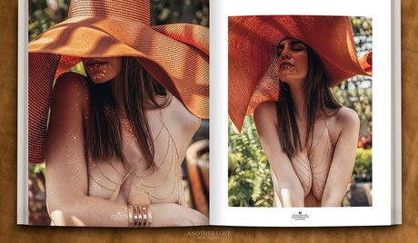 Naima Vega ヌードスター 写真