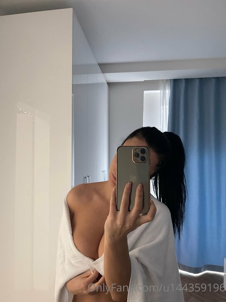 フィットネスコーチオンリーファンズ ポルノ 画像