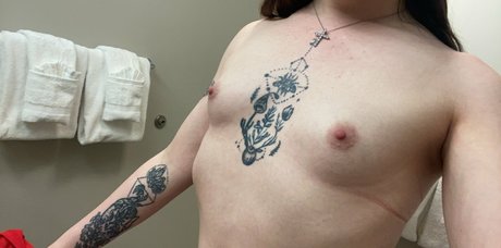 Ts alexis スター 裸 画像