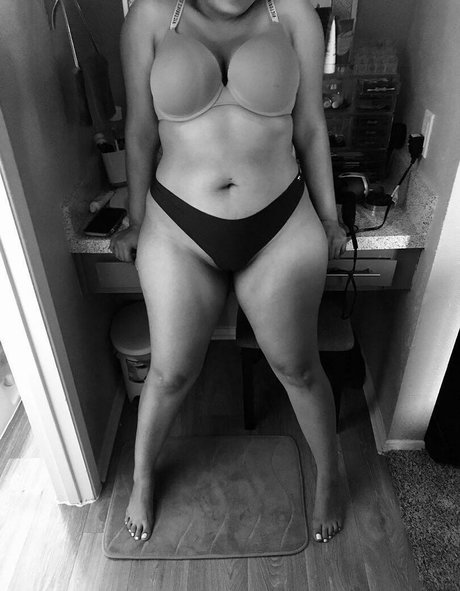 OnlyJojoForU セックス女優 写真