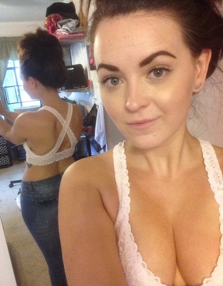 Karby Karbut ヌードスター ギャラリー