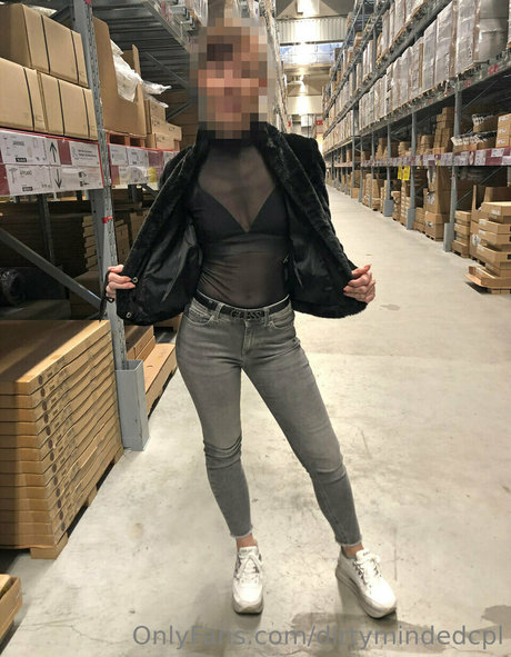 DirtyMindedCPL エロティックなスター 画像