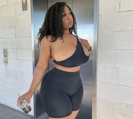 brittney tonee ポルノモデル ギャラリー