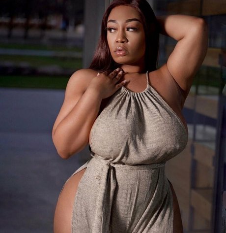 brittney tonee セクシーなスター 写真