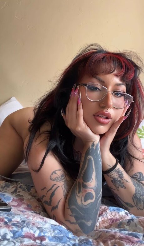 巨乳カップルオンリーファンズ セクシー裸 写真