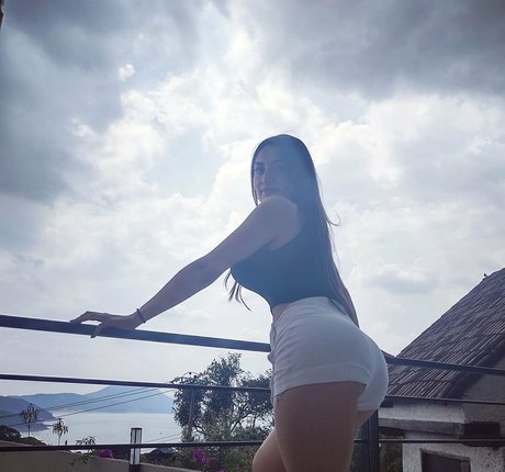 Grecia Ferrara 裸のモデル 画像