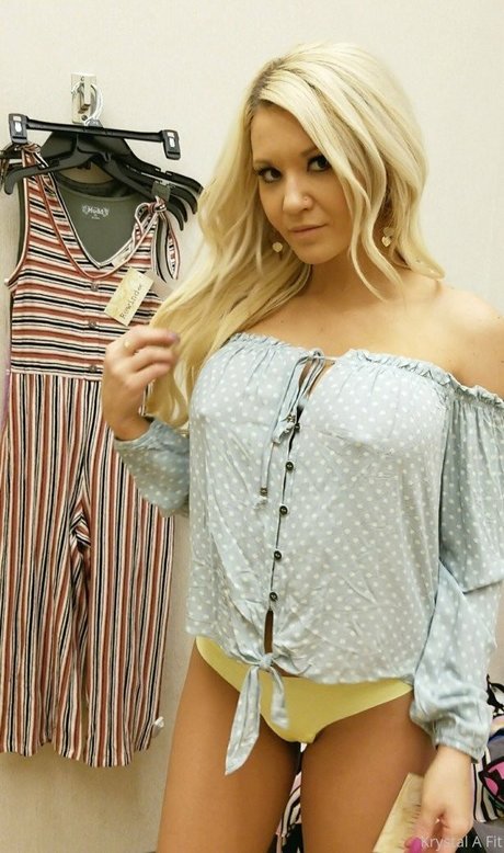 Krystal a fit セクシーモデル ギャラリー