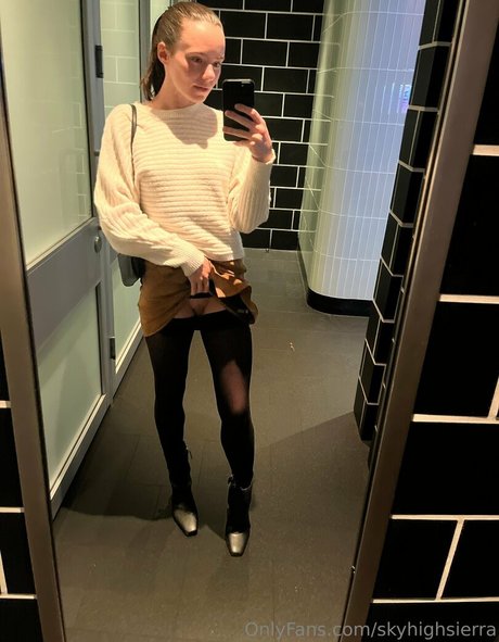 ジンジャーティーンオンリーファンズ セクシーヌード ギャラリー