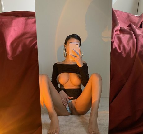 角質の女の子オンリーファンズ 美しい裸 ギャラリー