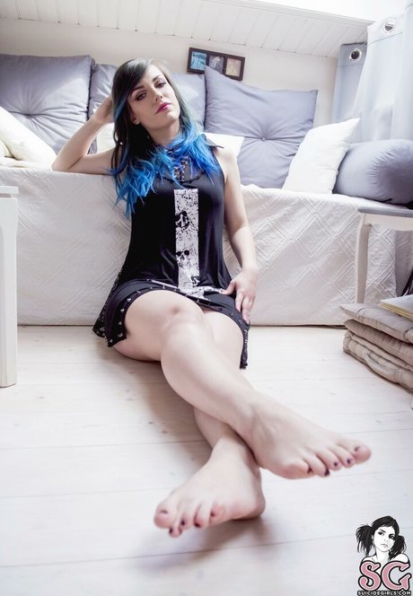 Lovia Suicide ポルノスター アダルト 写真