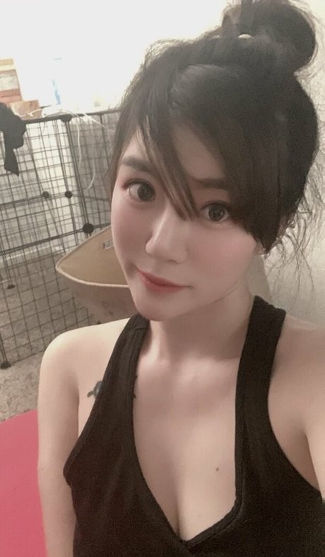 黒髪の熟女オンリーファンズ ホットセクシー ギャラリー